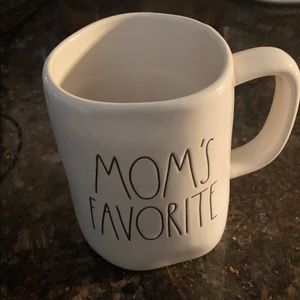 Rae Dunn Moms favorite mug (new)